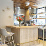 クリニックの入口右側にはカフェbibiaがあります。