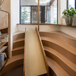 1階キッズルーム滑り台。